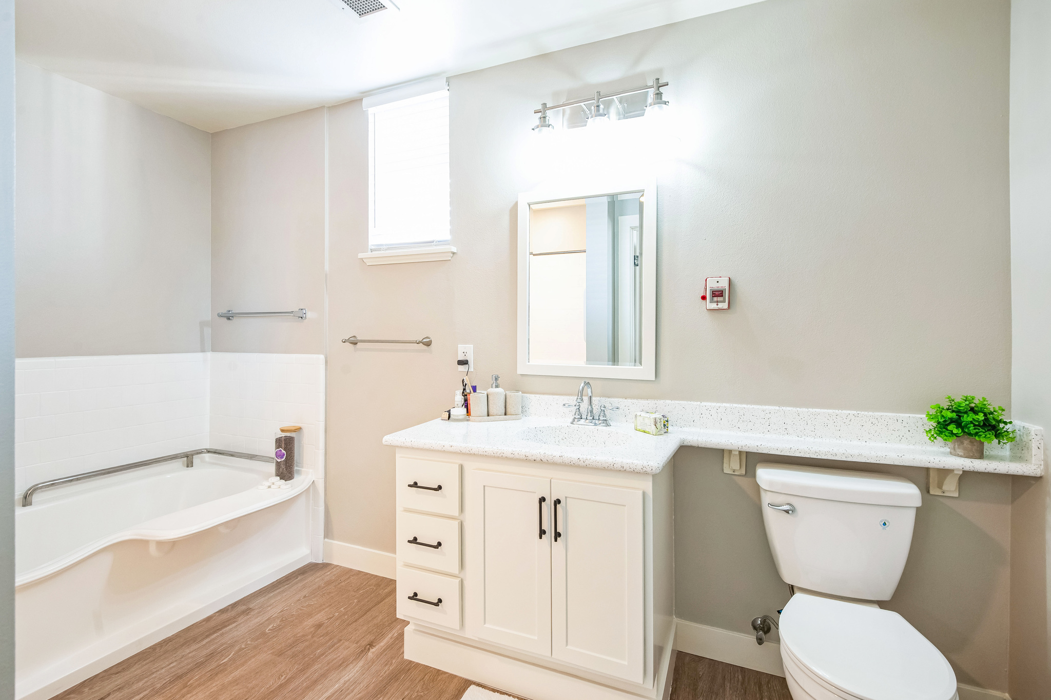 Model Bath | Sunrise of Beverly Hills