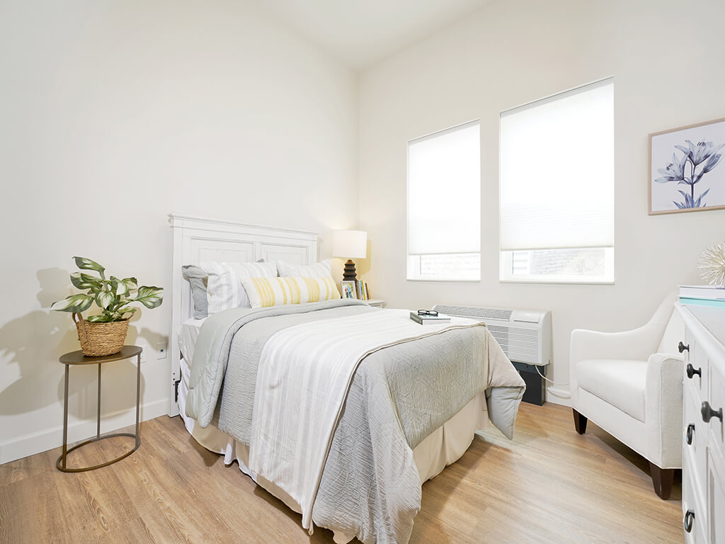 The Bluffs at Hamilton Hill | Suite Bedroom