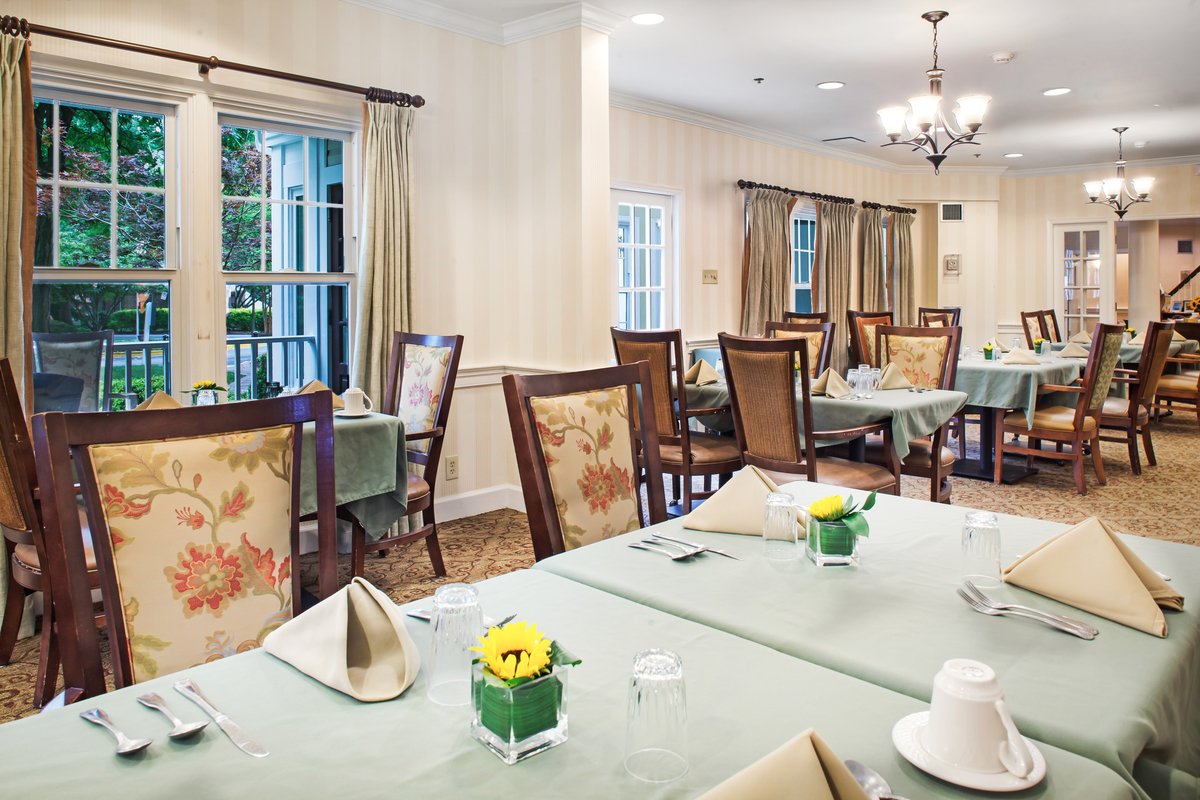 Dining Room | Sunrise of Arlington