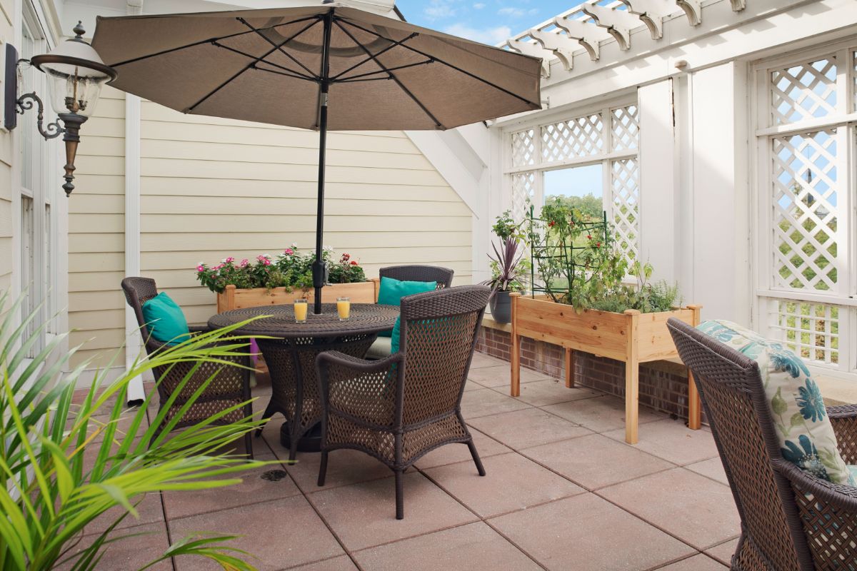 Sunrise of Highland Park | Patio