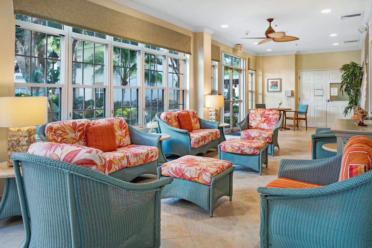 Stratford Court of Boca Pointe | Porch