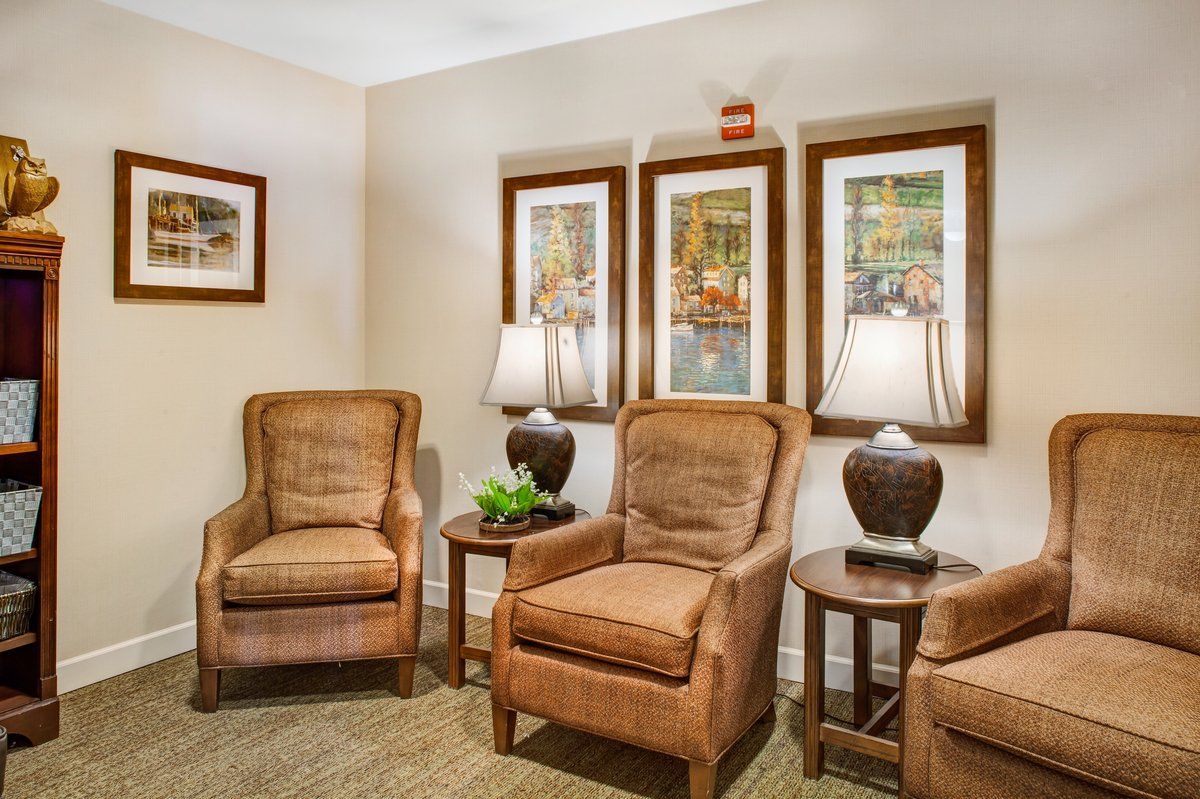 Sunrise of Unionville. Sitting Room