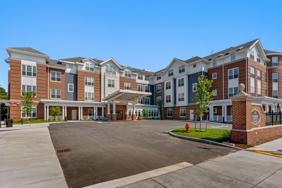 Assisted Senior Living in Newton, MA | Sunrise of Newton