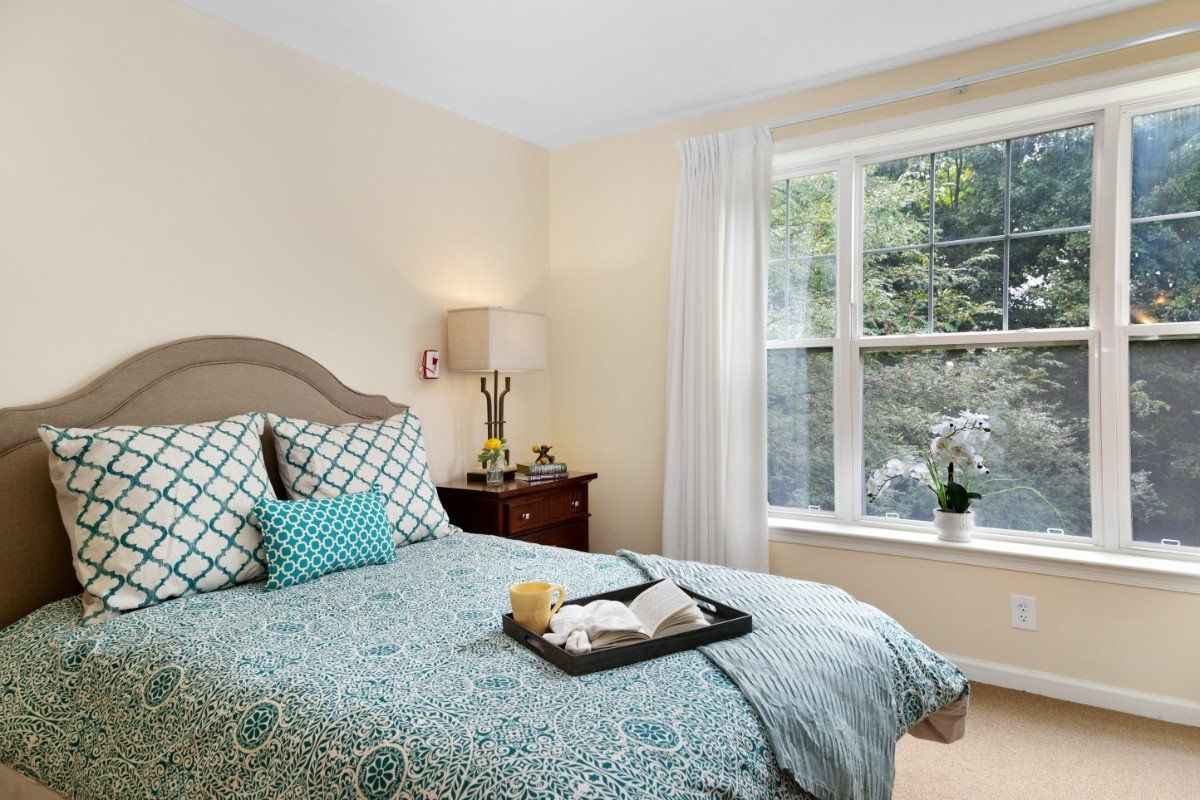 Sunrise of Stamford Suite Bedroom