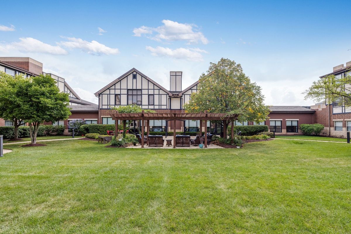 Exterior, Sunrise Villa Olympia Fields Town Home