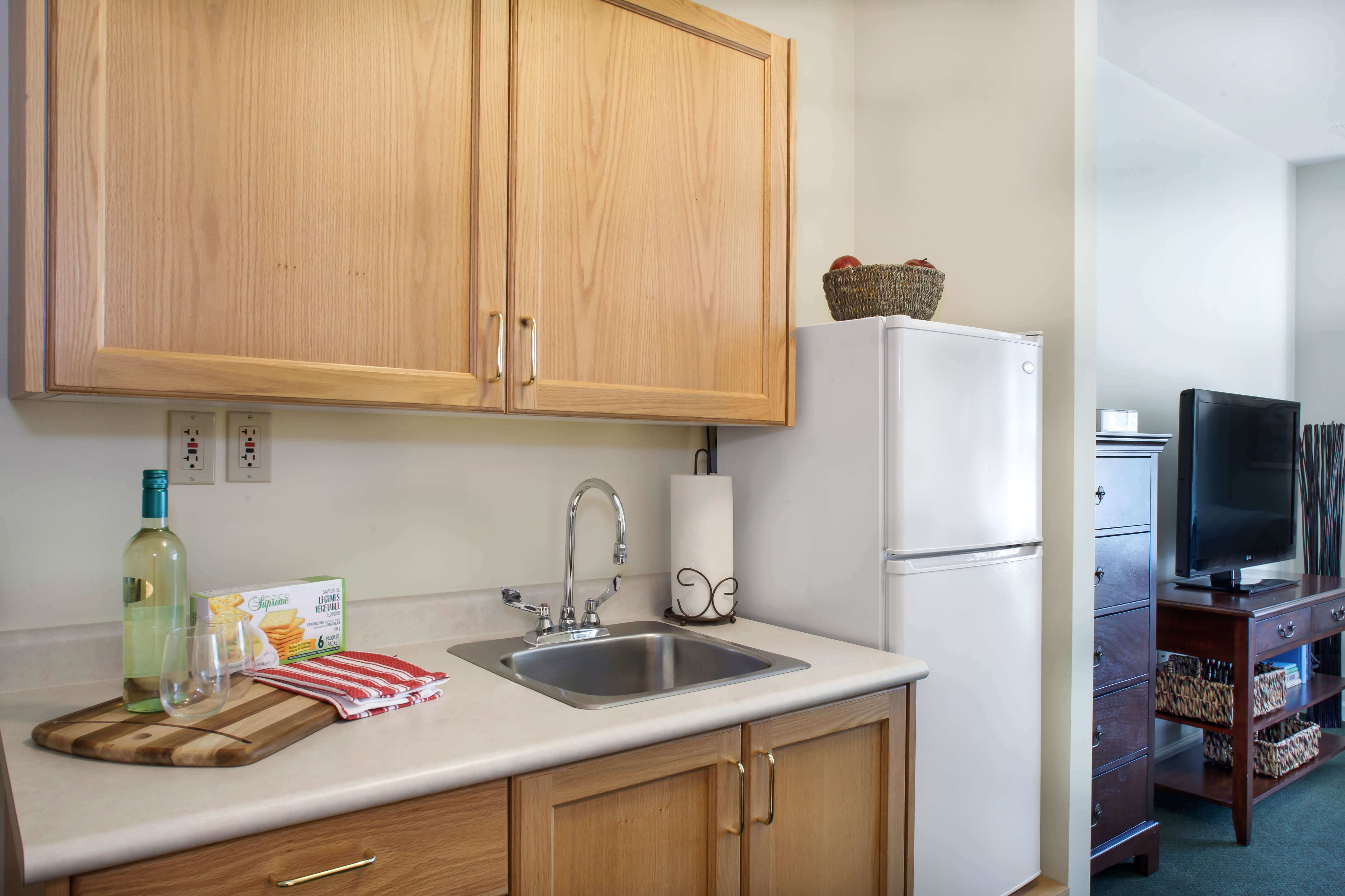 Sunrise of Burlington | Model Suite Kitchen