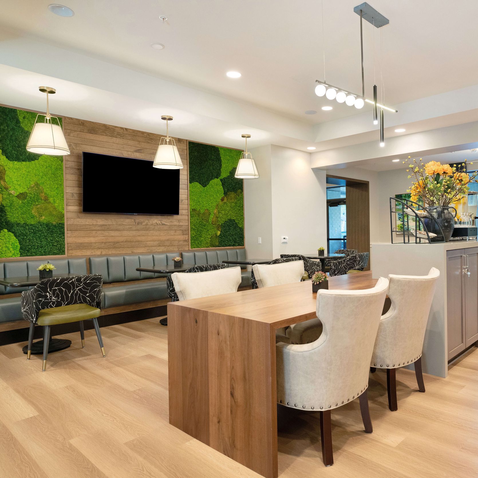 Sunrise at Lonsdale Square | Bistro