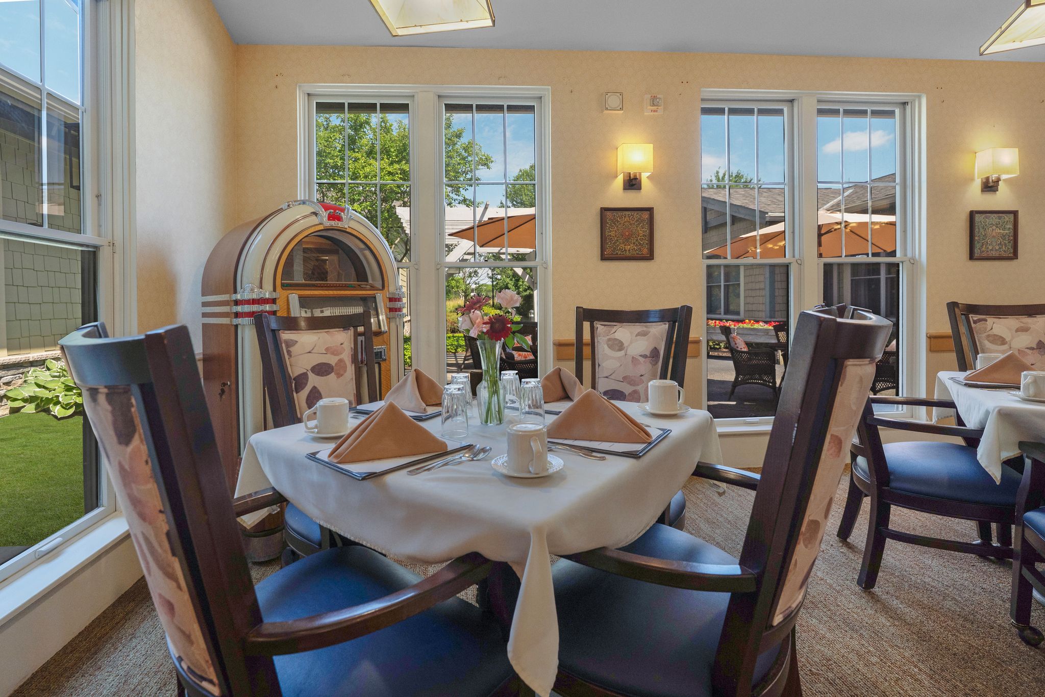 Sunrise of Cascade | Dining