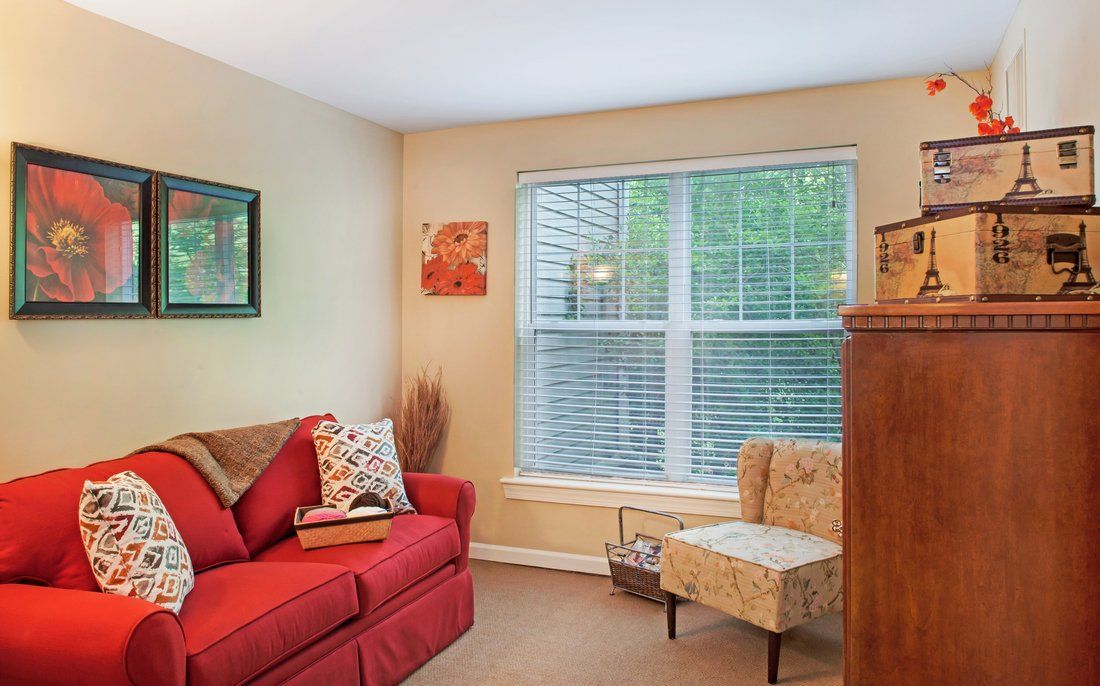 Suite Living Room at Sunrise at Ivey Ridge
