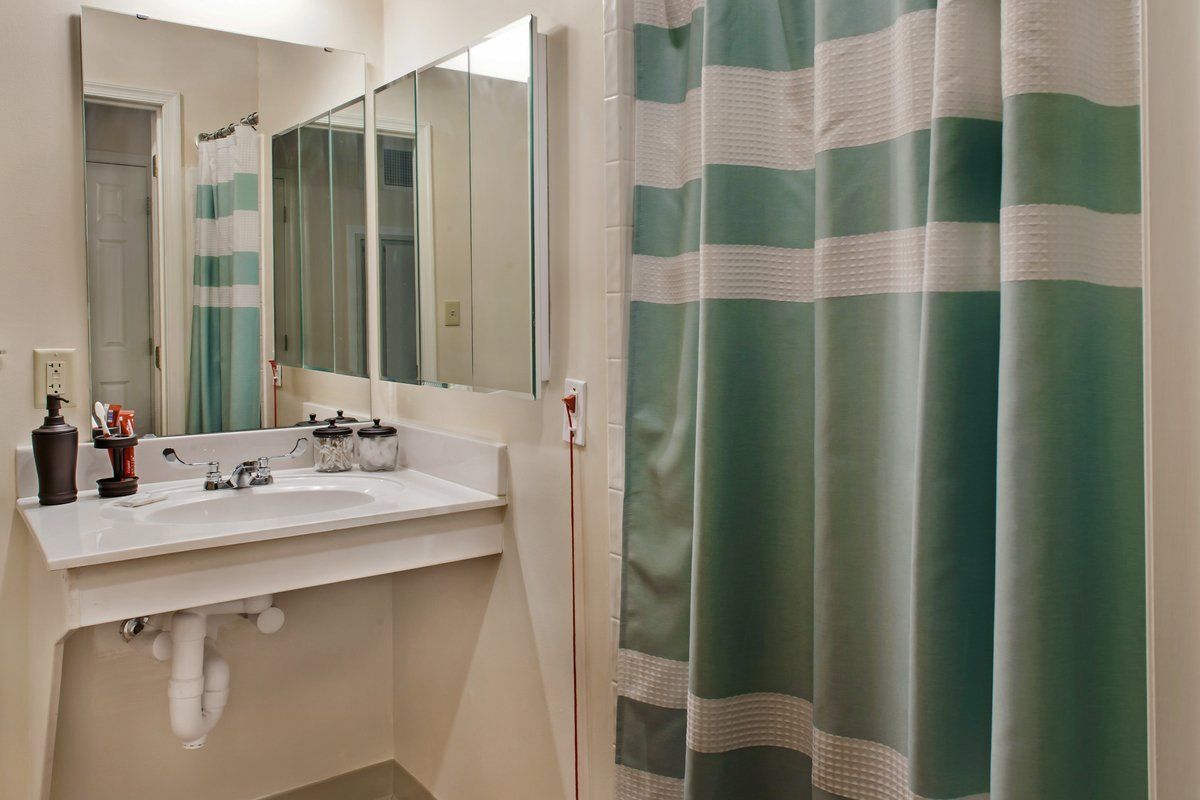 Suite Bathroom at Sunrise of Chesterfield