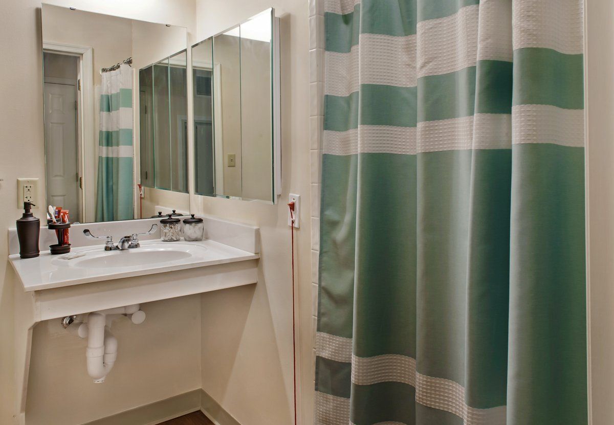Suite Bathroom at Sunrise of Chesterfield