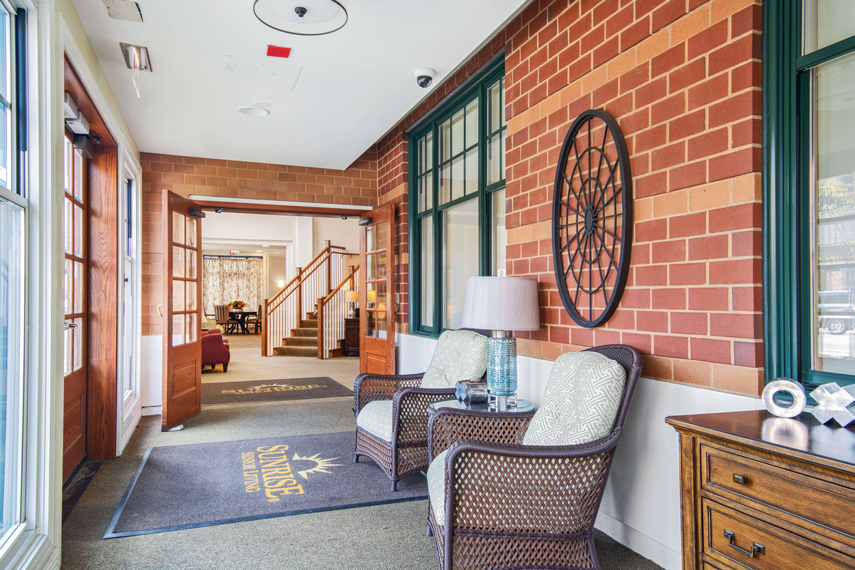 Sunrise of Lincoln Park | Porch