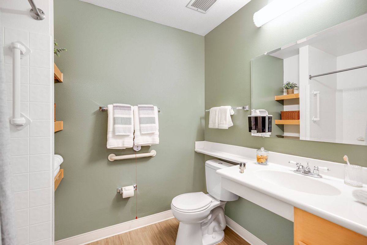 Sunrise of Mission Viejo | Bathroom