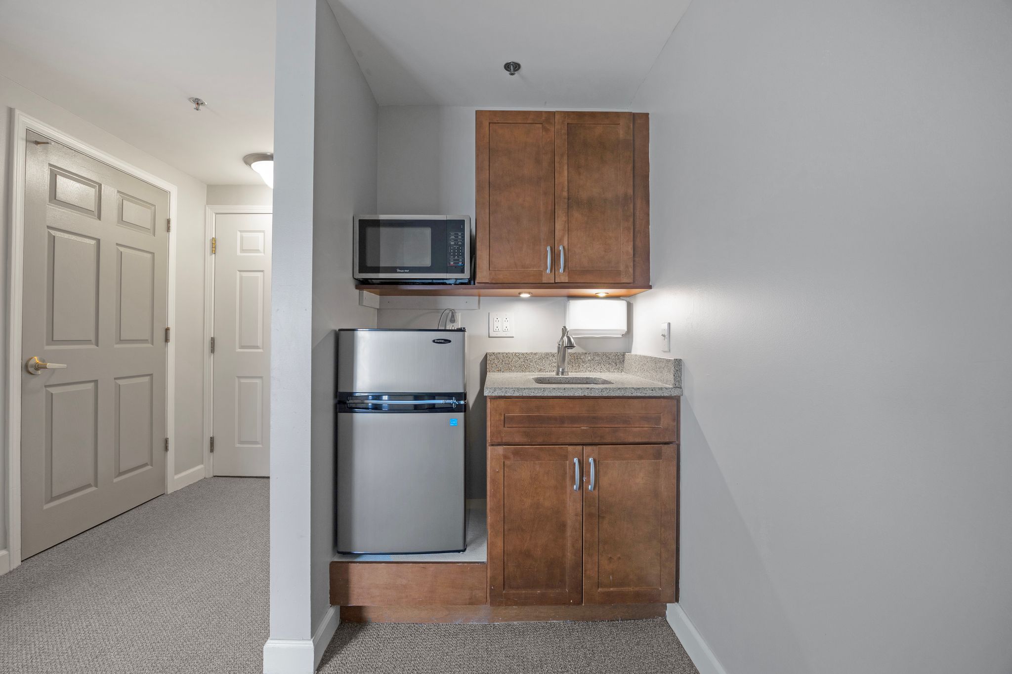 Brighton Gardens of Middletown | Model Kitchenette