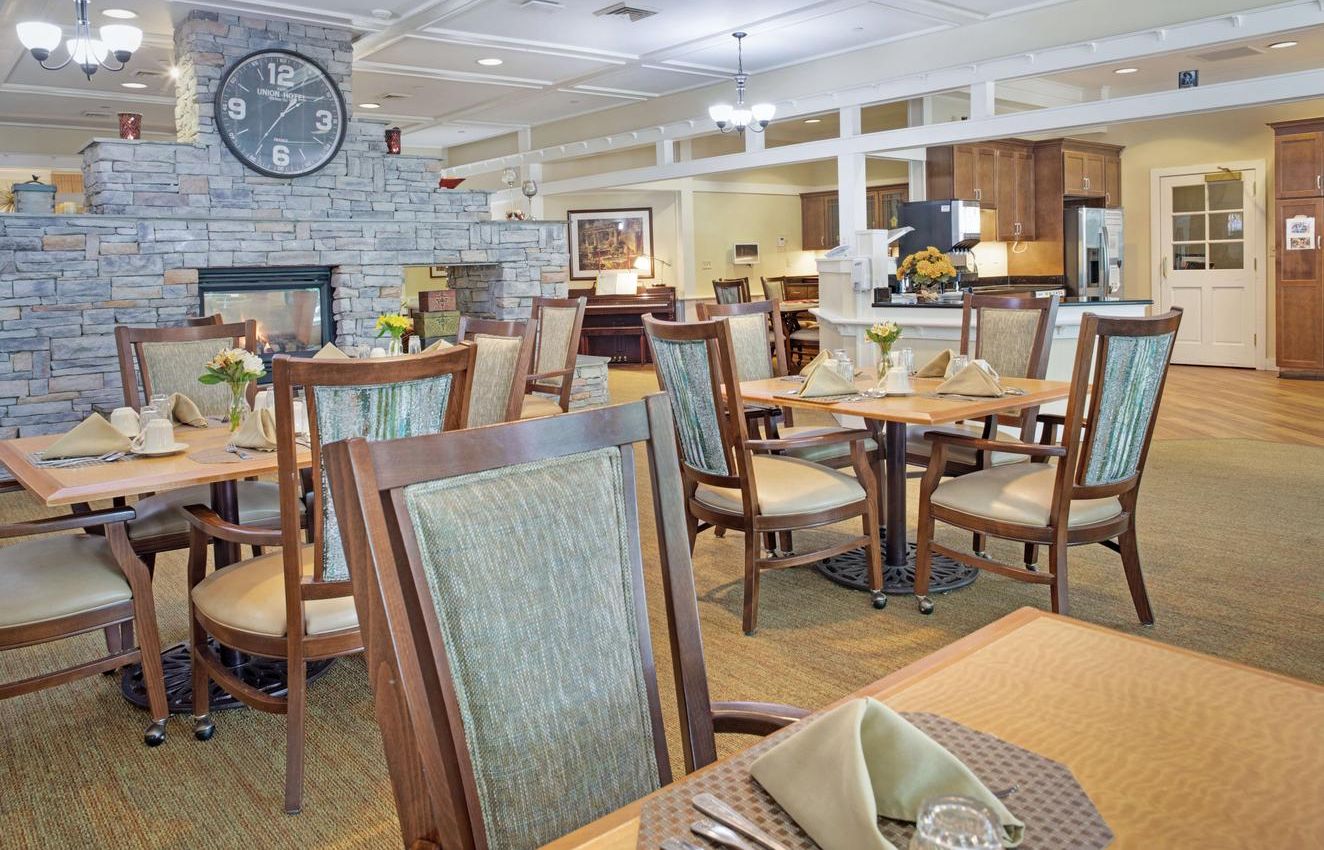 Sunrise of Richmond I dining