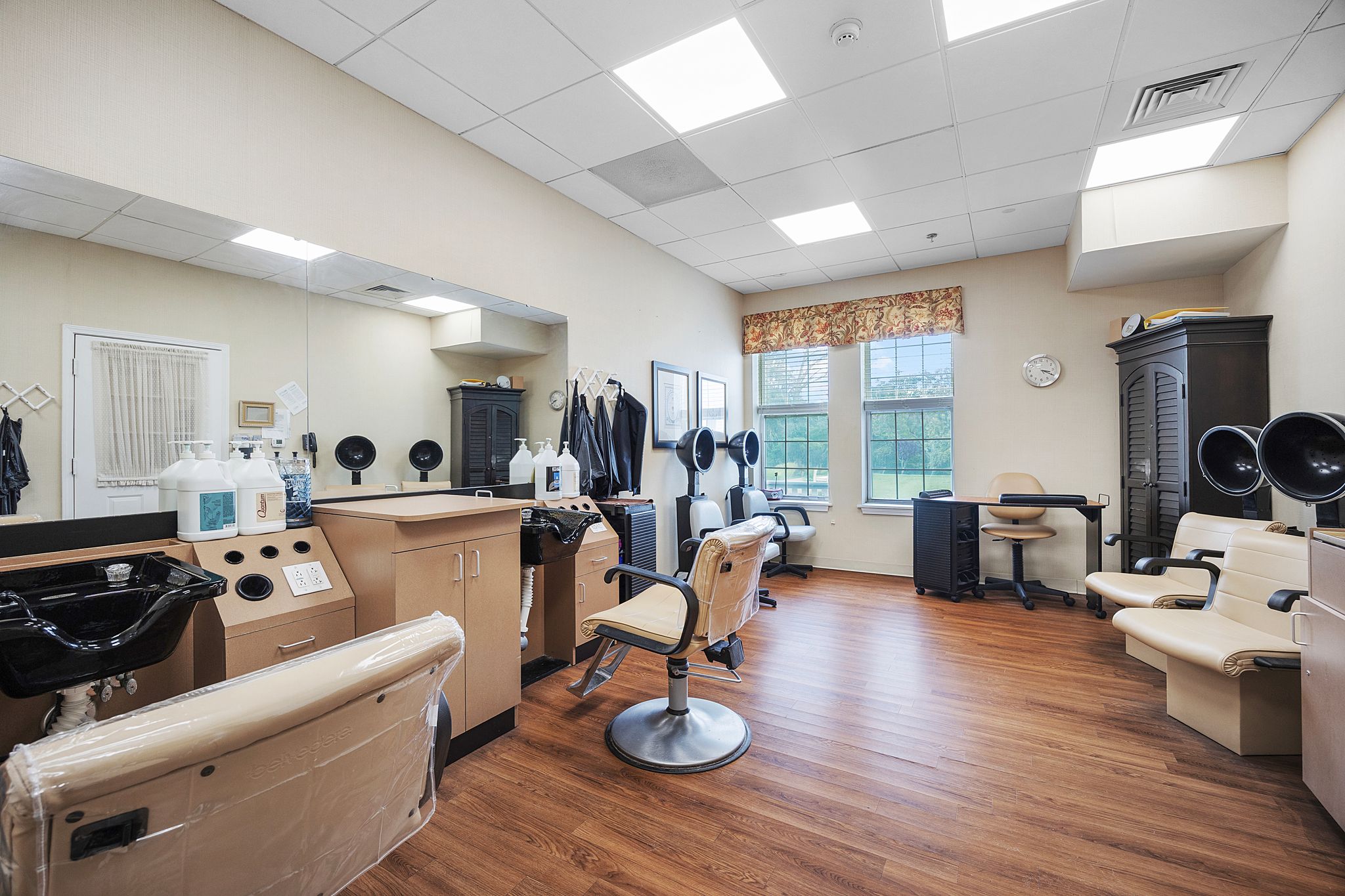 Brighton Gardens of Middletown | Salon