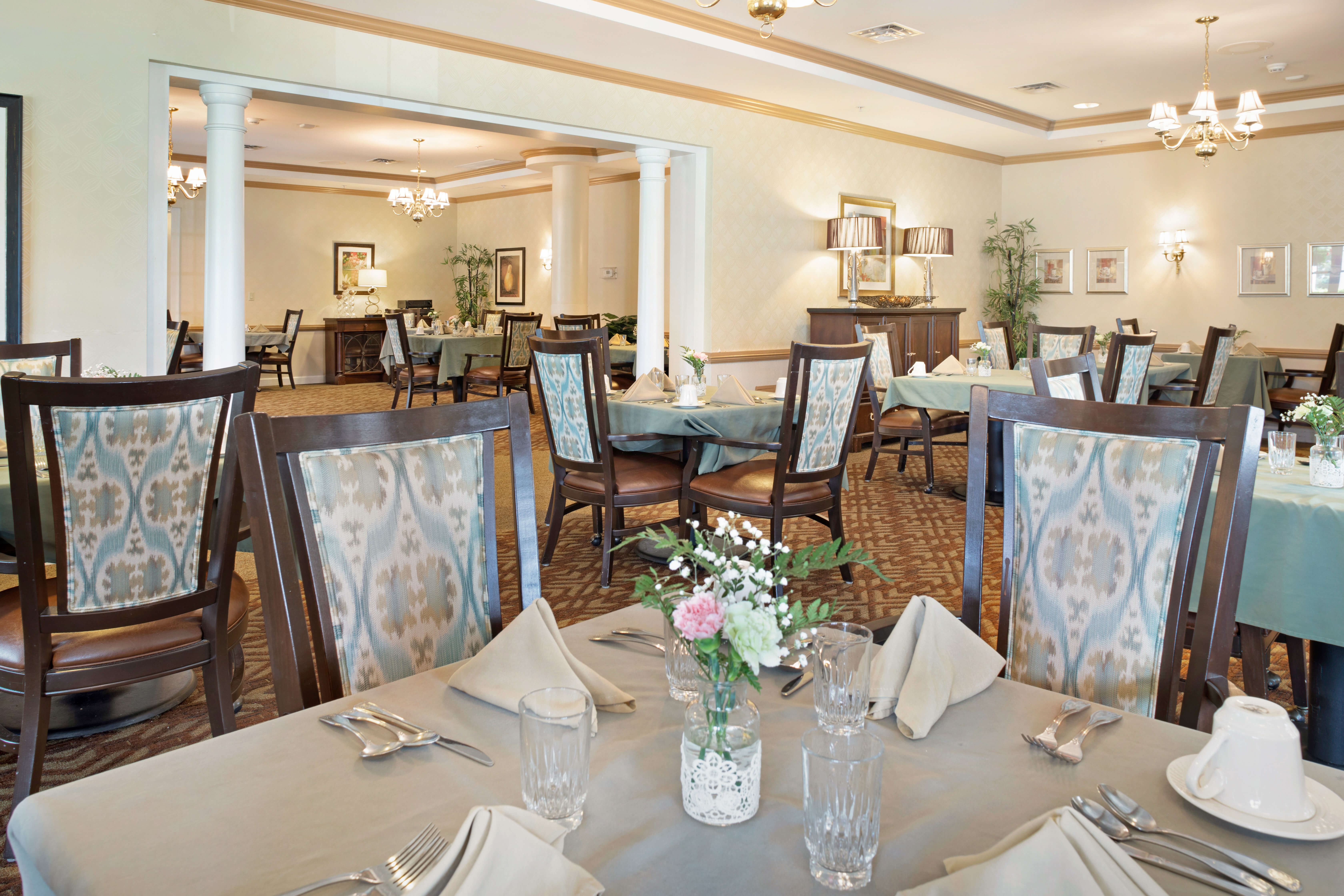 Sunrise of Dollard des Ormeaux | Dining Room