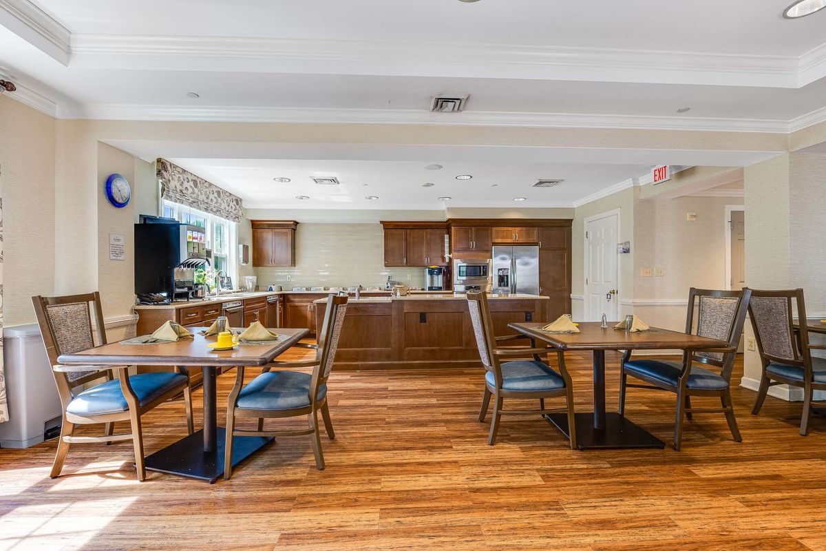 Living Room Near Bistro at Sunrise of Basking Ridge