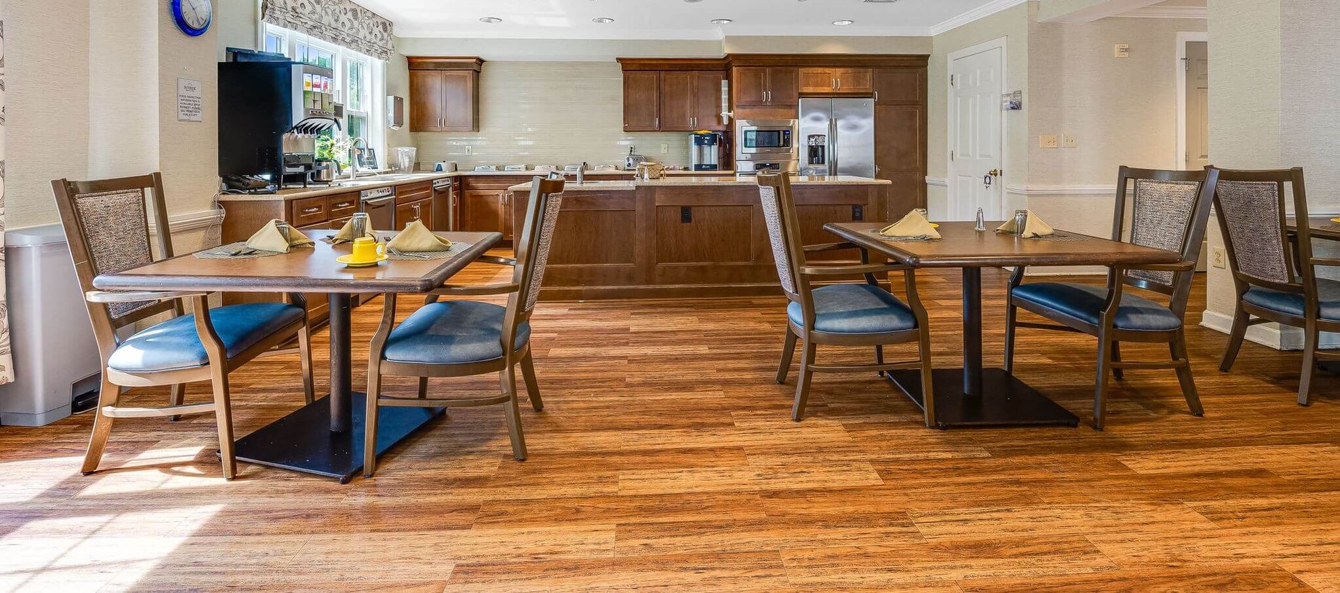 Living Room Near Bistro at Sunrise of Basking Ridge