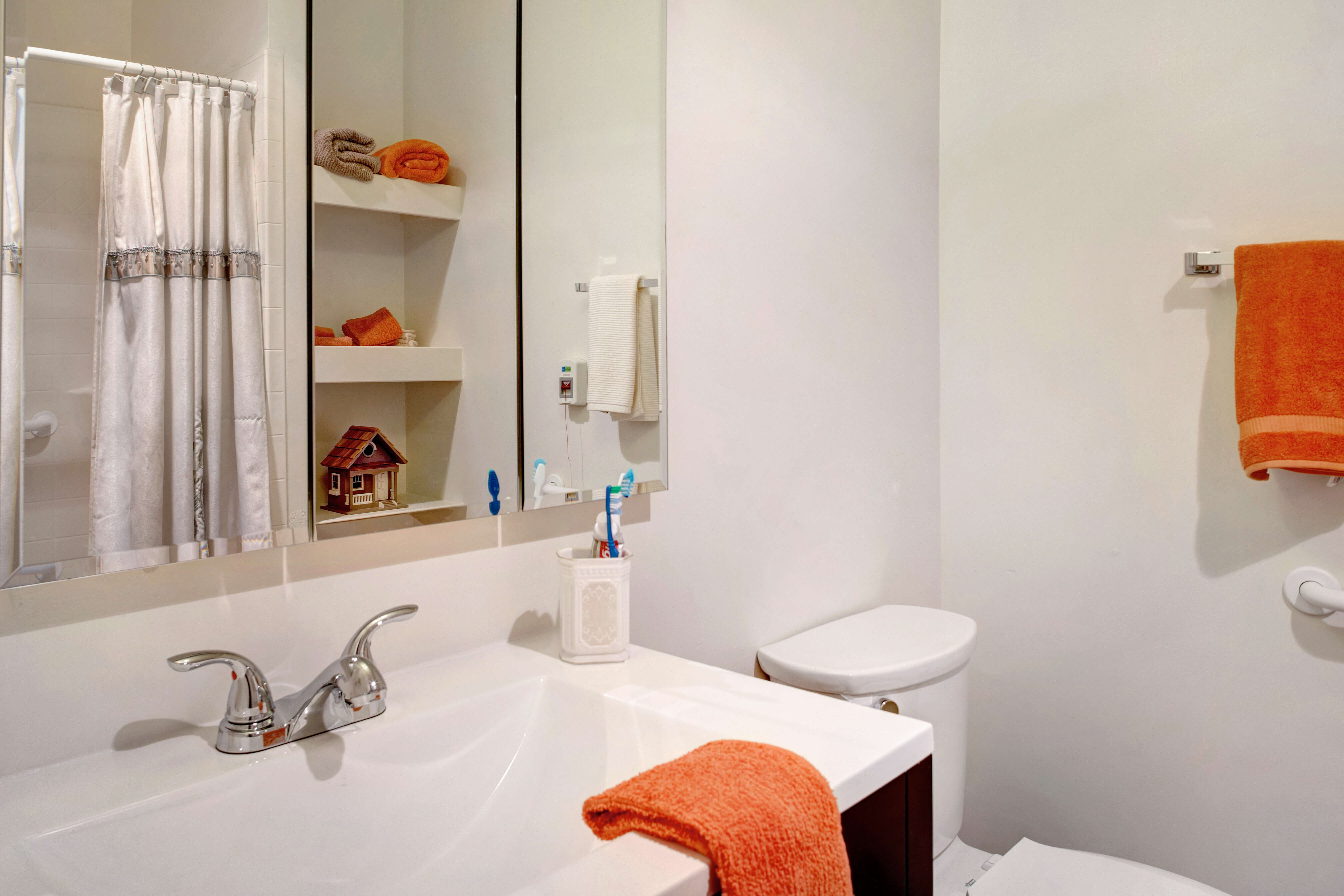 Sunrise of Richmond Hill | Model Suite Bathroom