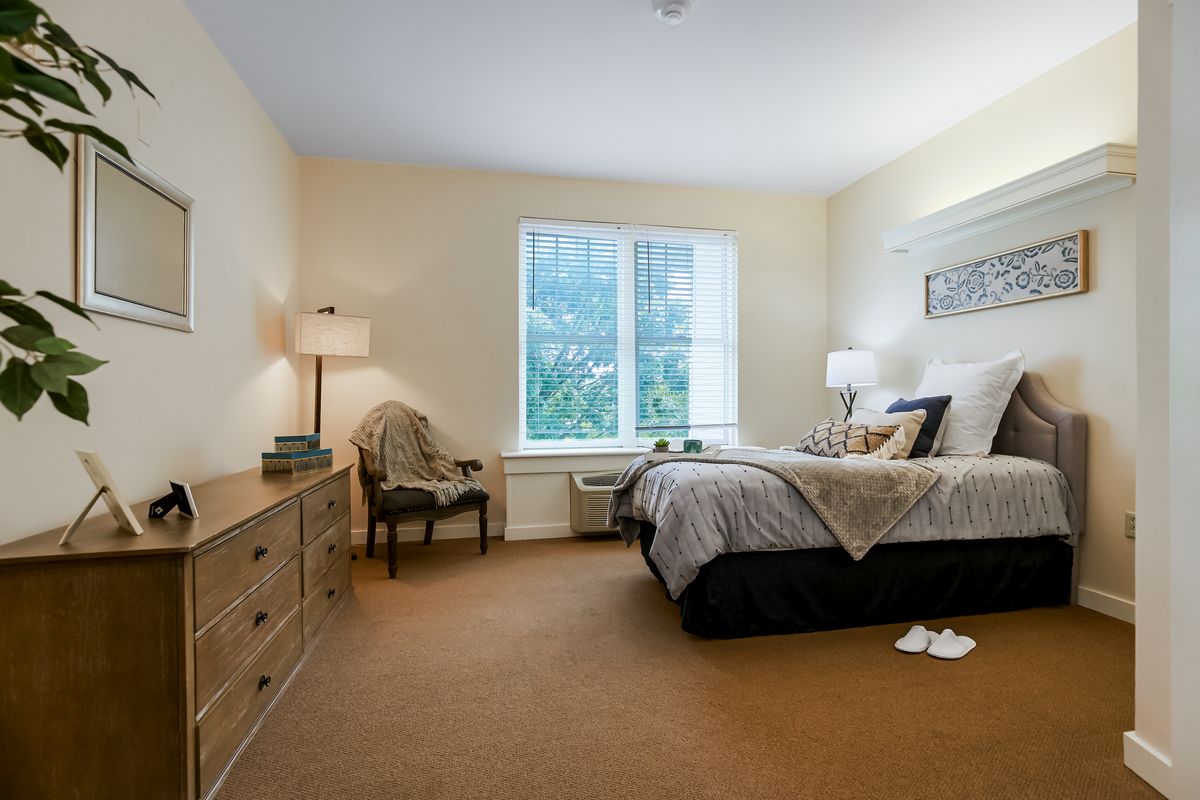 Sunrise of Lenexa Suite Bedroom