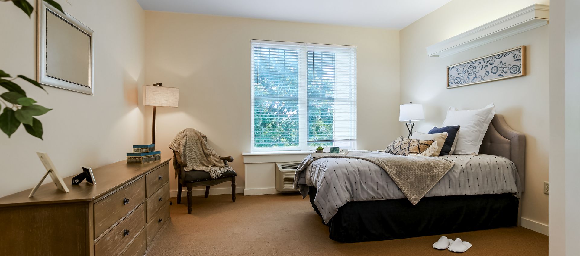 Sunrise of Lenexa Suite Bedroom