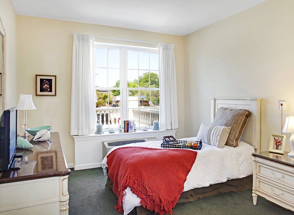 Sunrise of Grosse Pointe Woods Model Bedroom