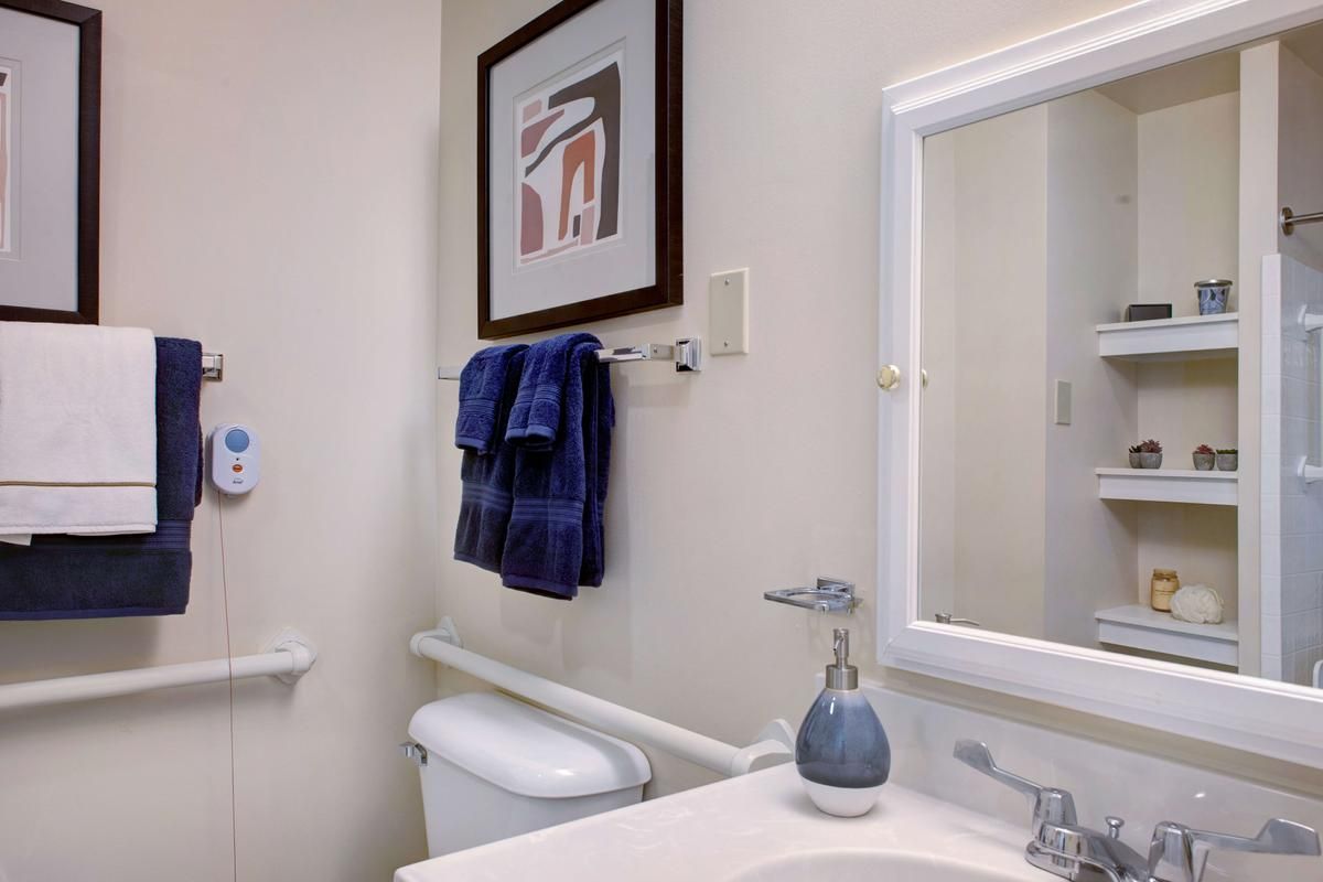 Sunrise of Buffalo Grove I model bathroom