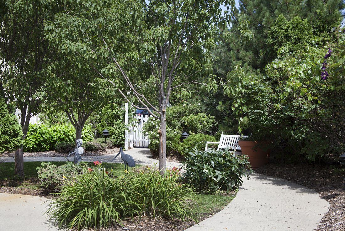 Sunrise of Golden Valley Courtyard & Walkway