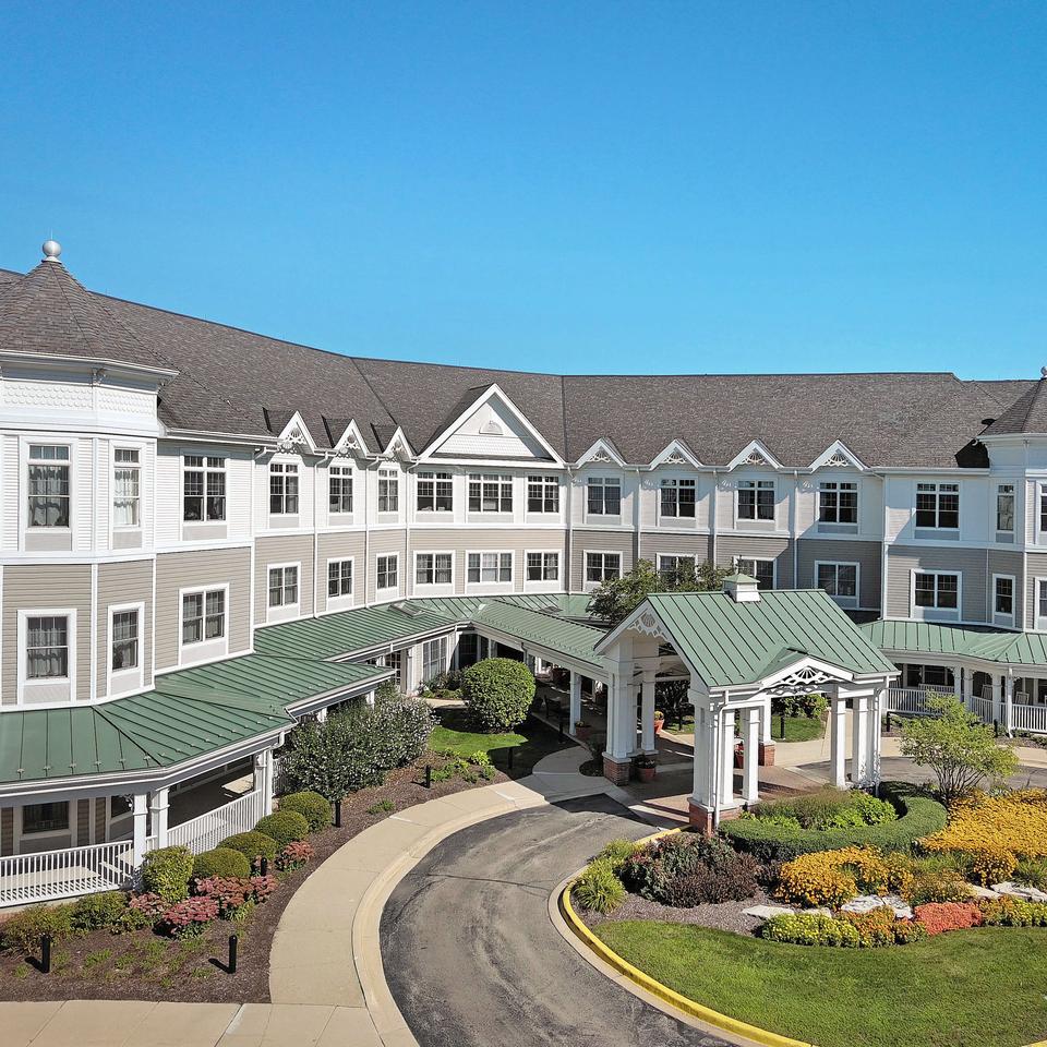 Feature.CommunitiesV2.Models.CommunityGallery.CommunityGalleryModel.Sunrise of Naperville North | Exterior