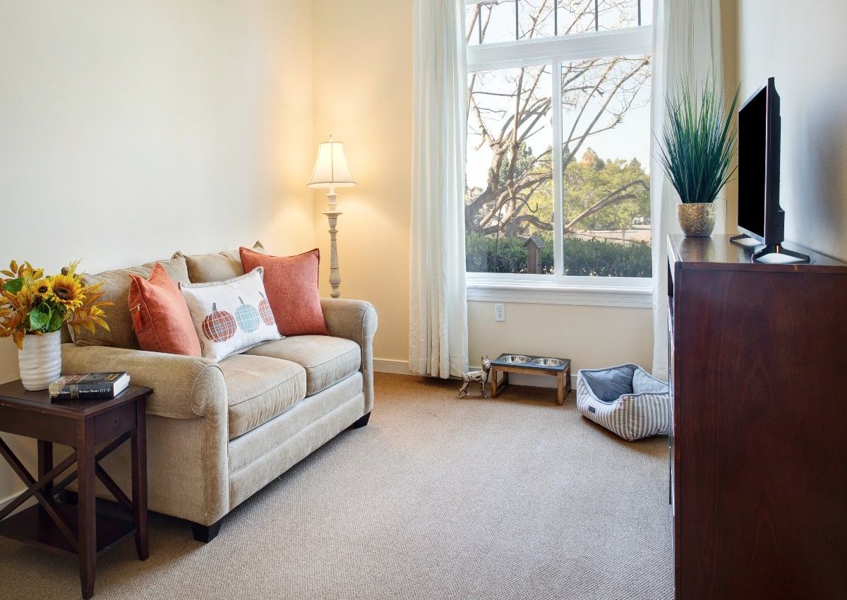 Sunrise of Huntington Beach Suite Living Room