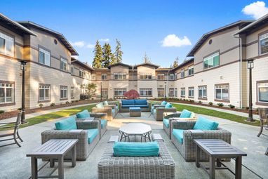 Outdoor Seating | Sunrise of Redmond