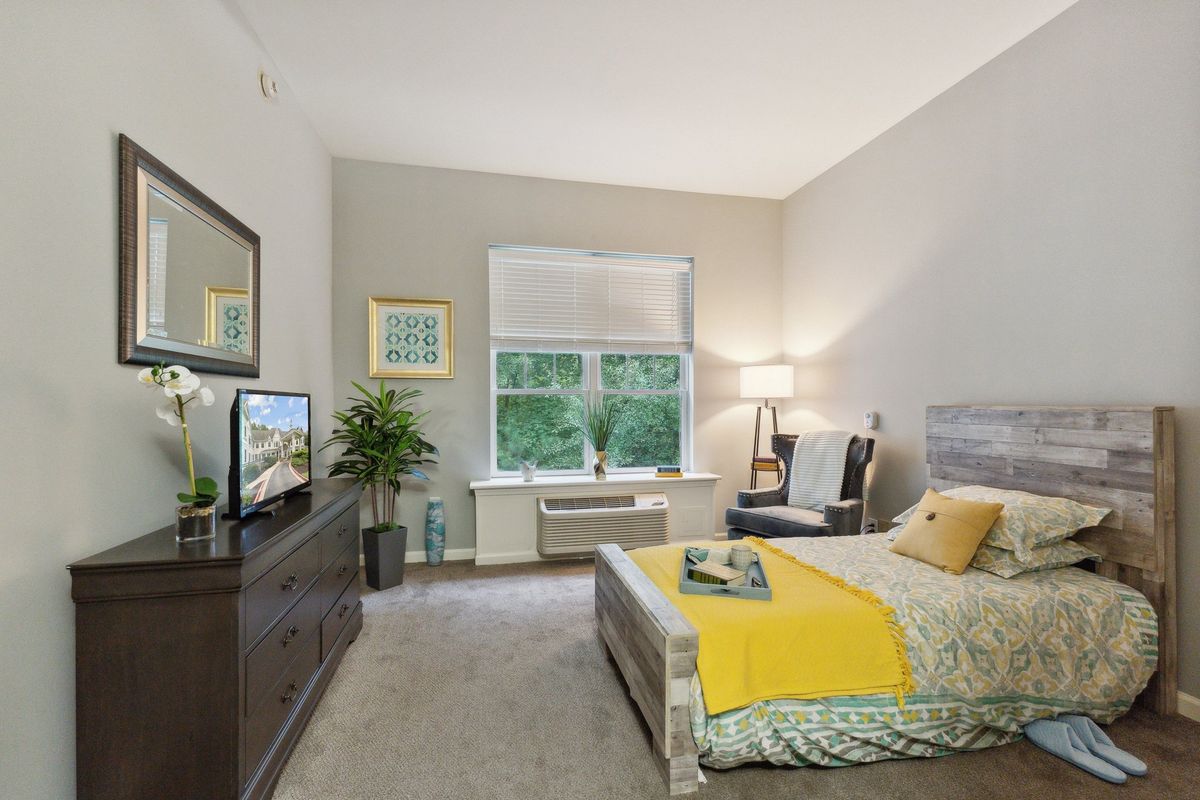 Model Suite Bed at Sunrise at Five Forks