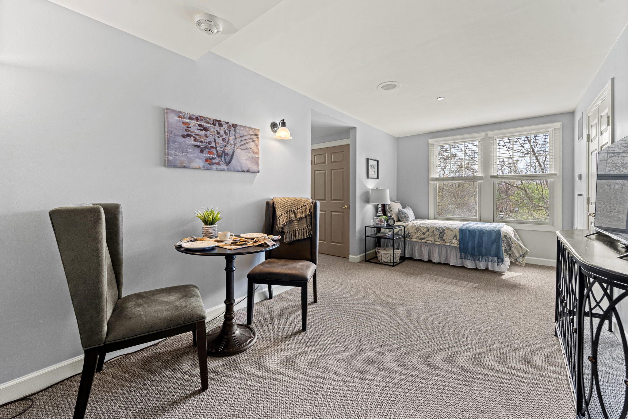 Model Living Room | Sunrise of Falls Church 