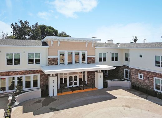 Sunrise of Orange | Exterior