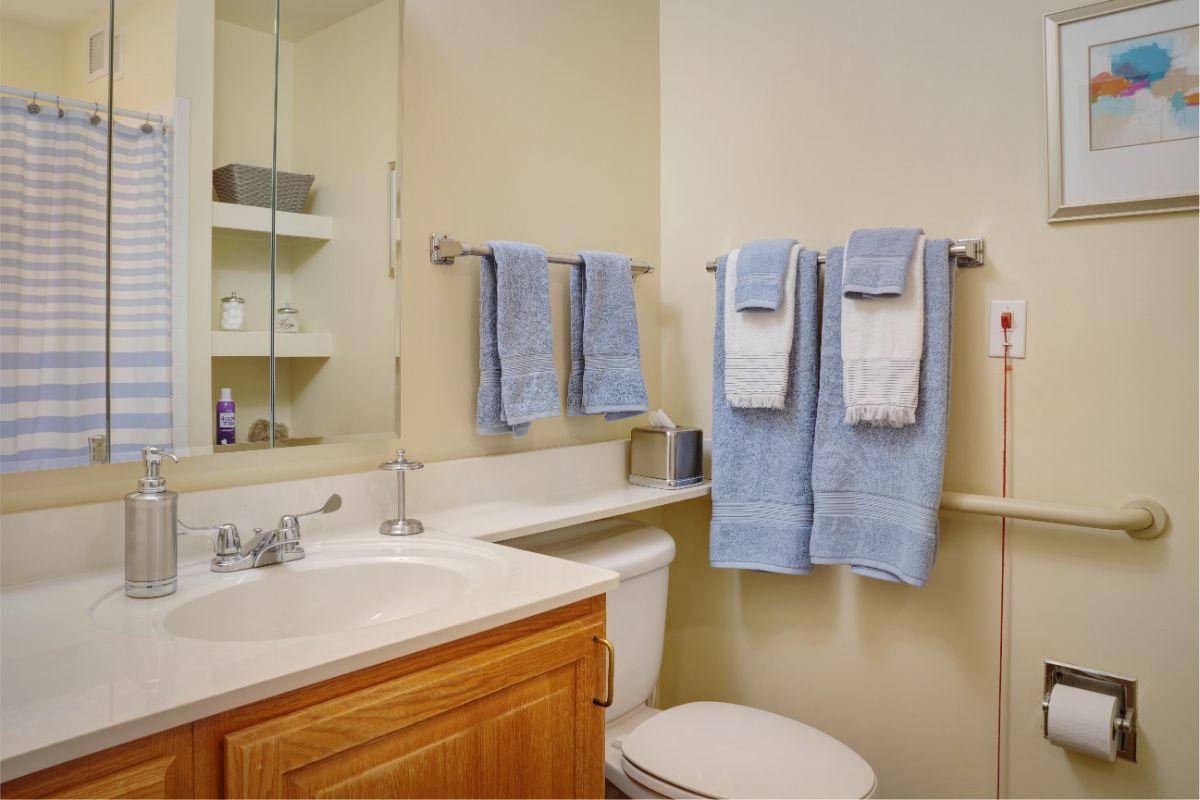 Sunrise of Cascade | Bathroom