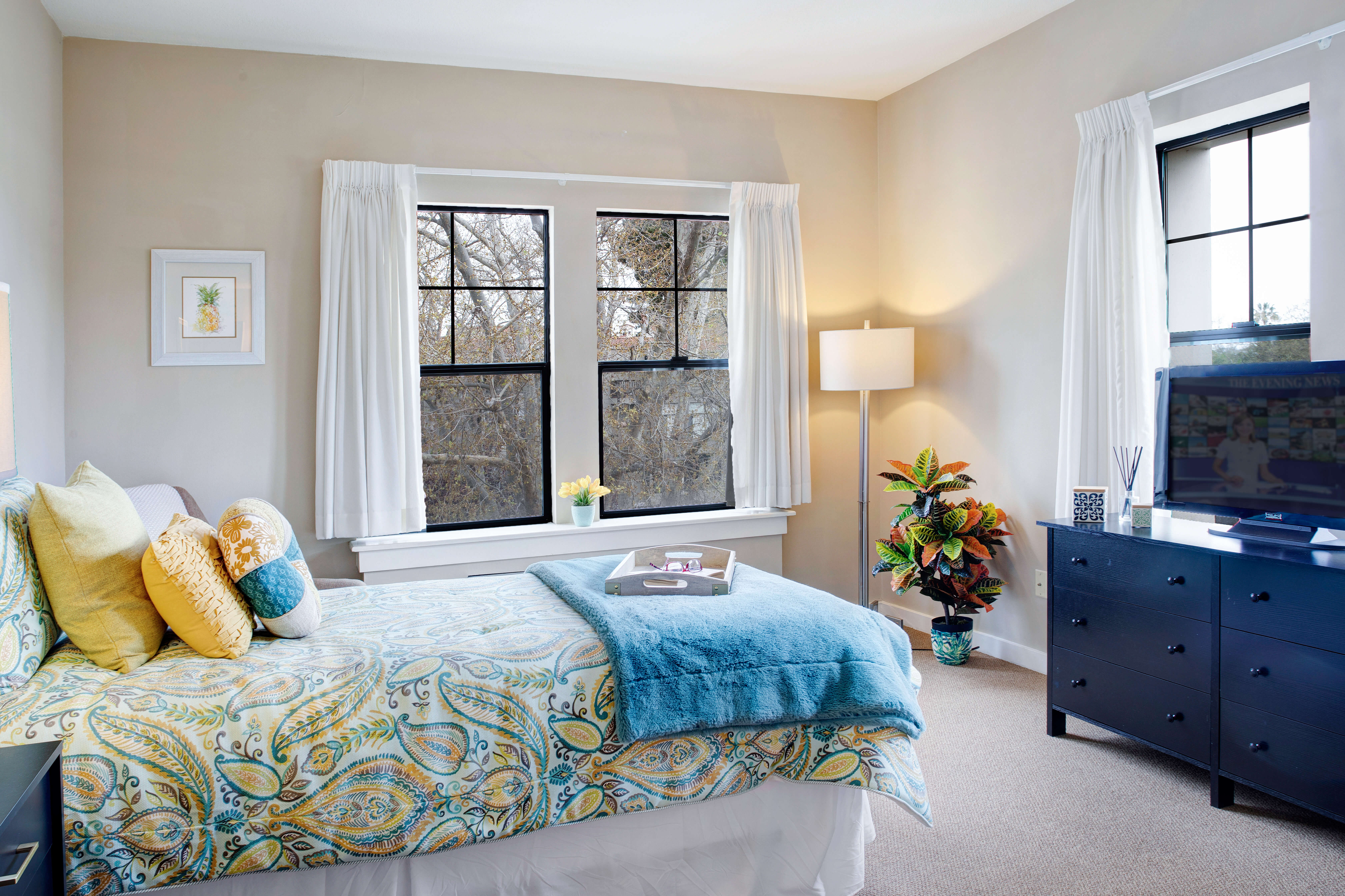 Sunrise of San Mateo | Model Suite Bedroom