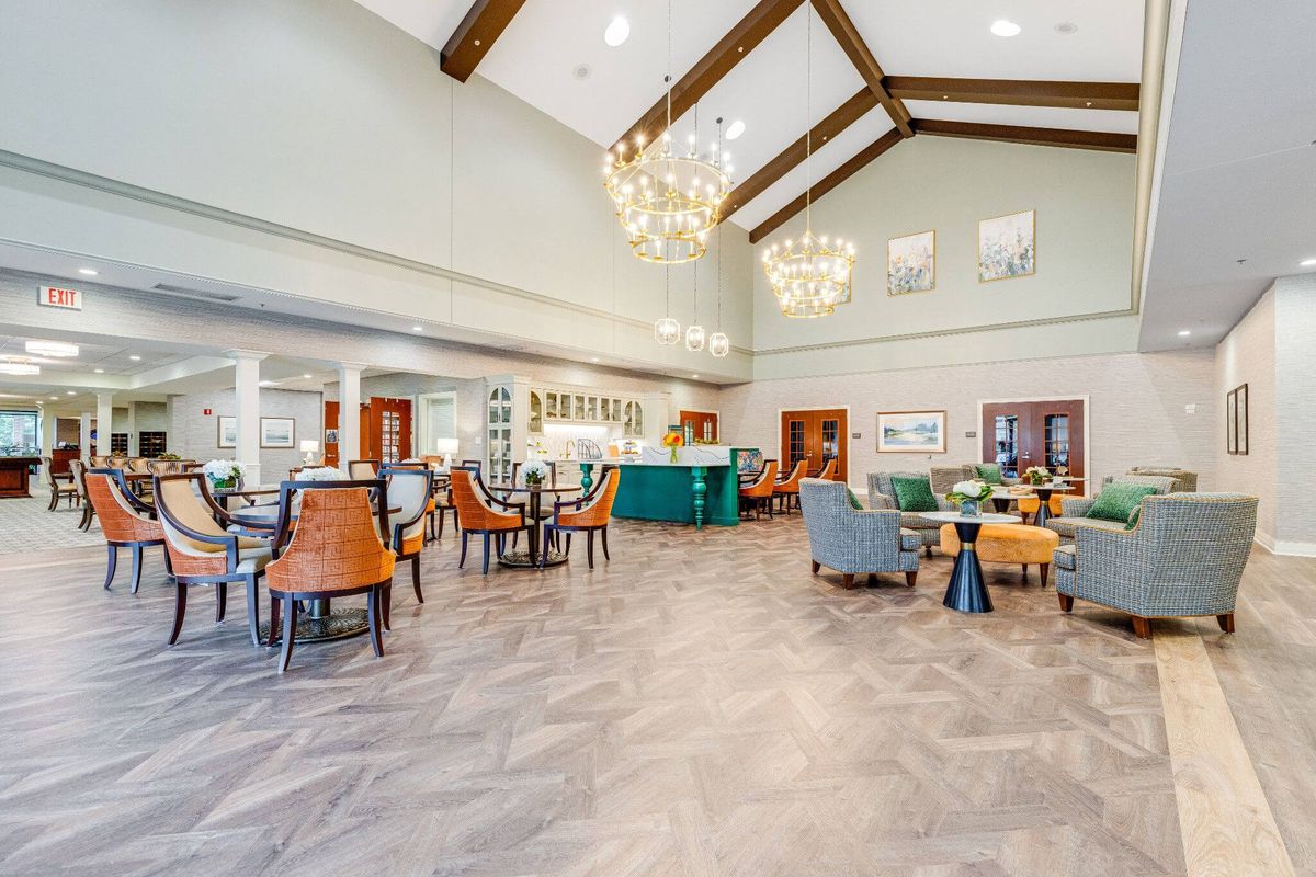 Living Room, Sunrise Villa Olympia Fields