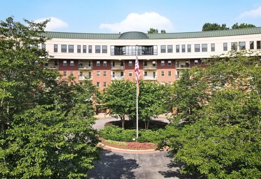 Assisted Senior Living in Sandy Springs, GA | Sunrise at Huntcliff Summit I