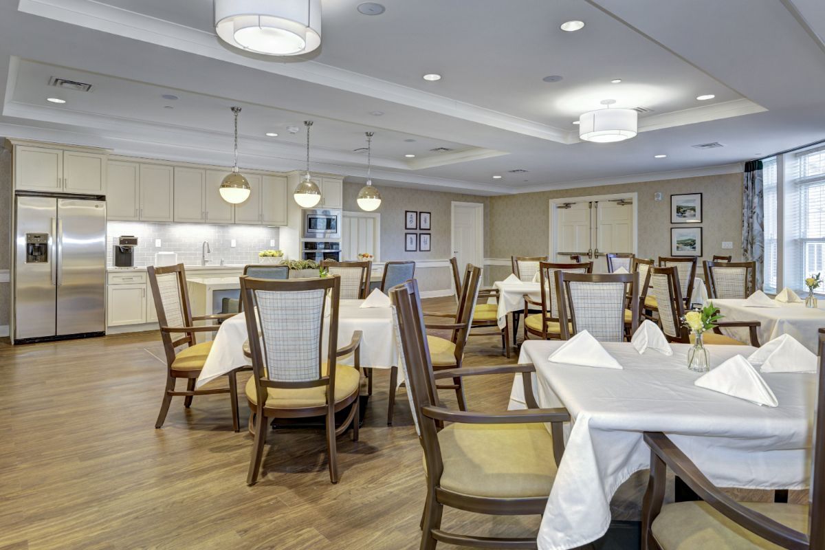 Sunrise of Mountain Lakes Dining Room