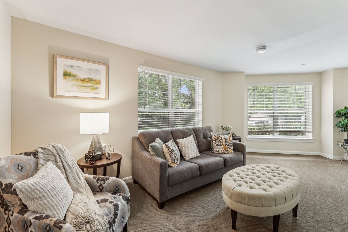 Suite Living Room at Sunrise of Decatur