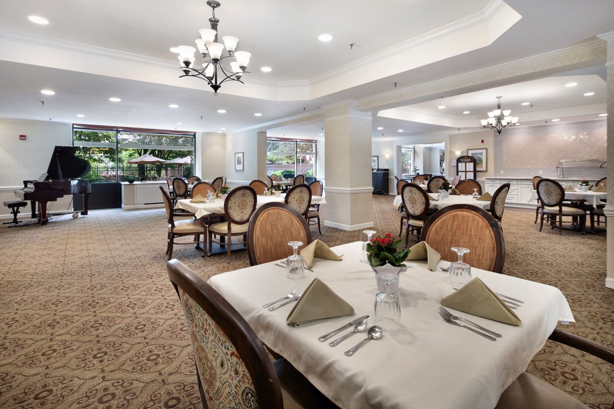 Sunrise at Montgomery Village Dining Room