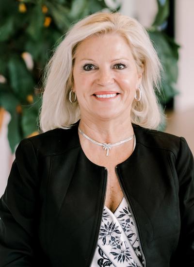 Lisa Mannett | Senior Vice President of Sales and Marketing
