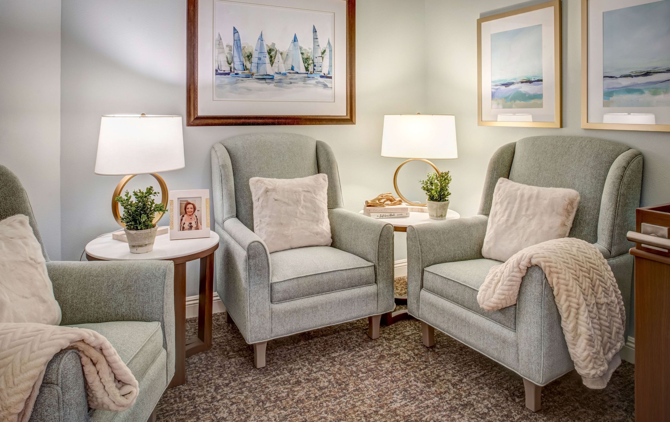 Sunrise of Beverly Hills I sitting area