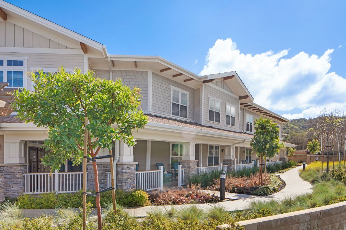 Sunrise of Pleasanton Outdoor Walkway