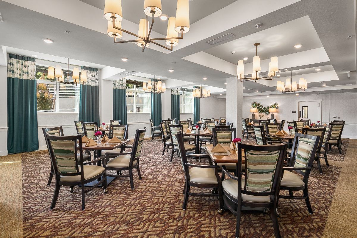 Sunrise of Issaquah Dining Room