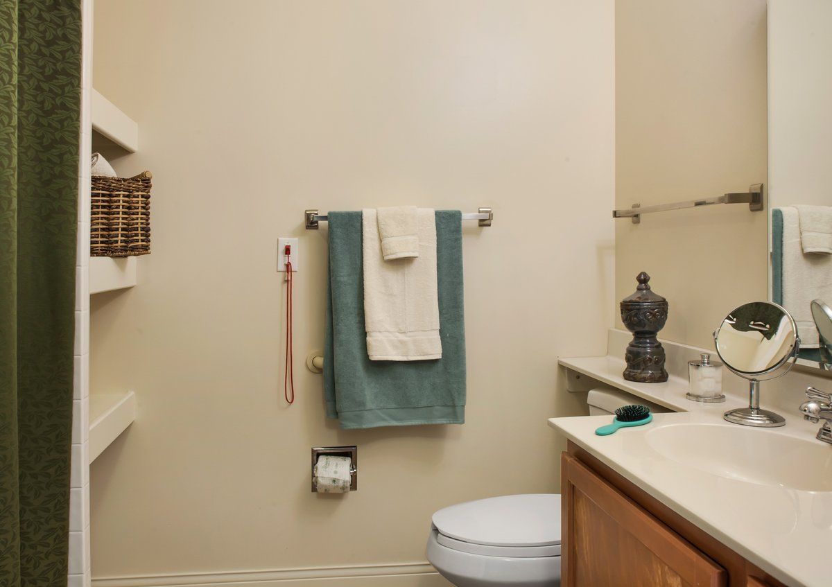 Sunrise of Louisville Suite Bathroom