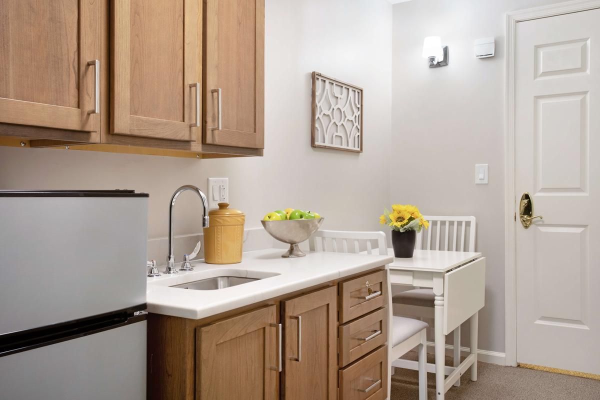 Sunrise of Edgewater I model kitchen