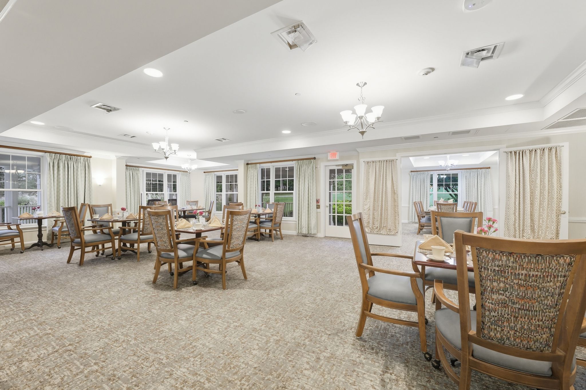 Sunrise of Randolph I Dining Room