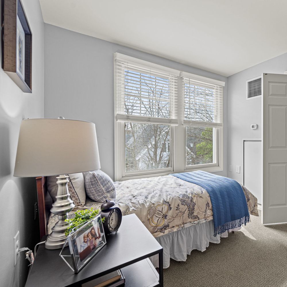 Sunrise of Falls Church I model bedroom